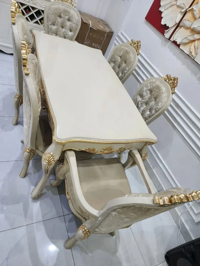 Royal 6-seater dining table with chairs