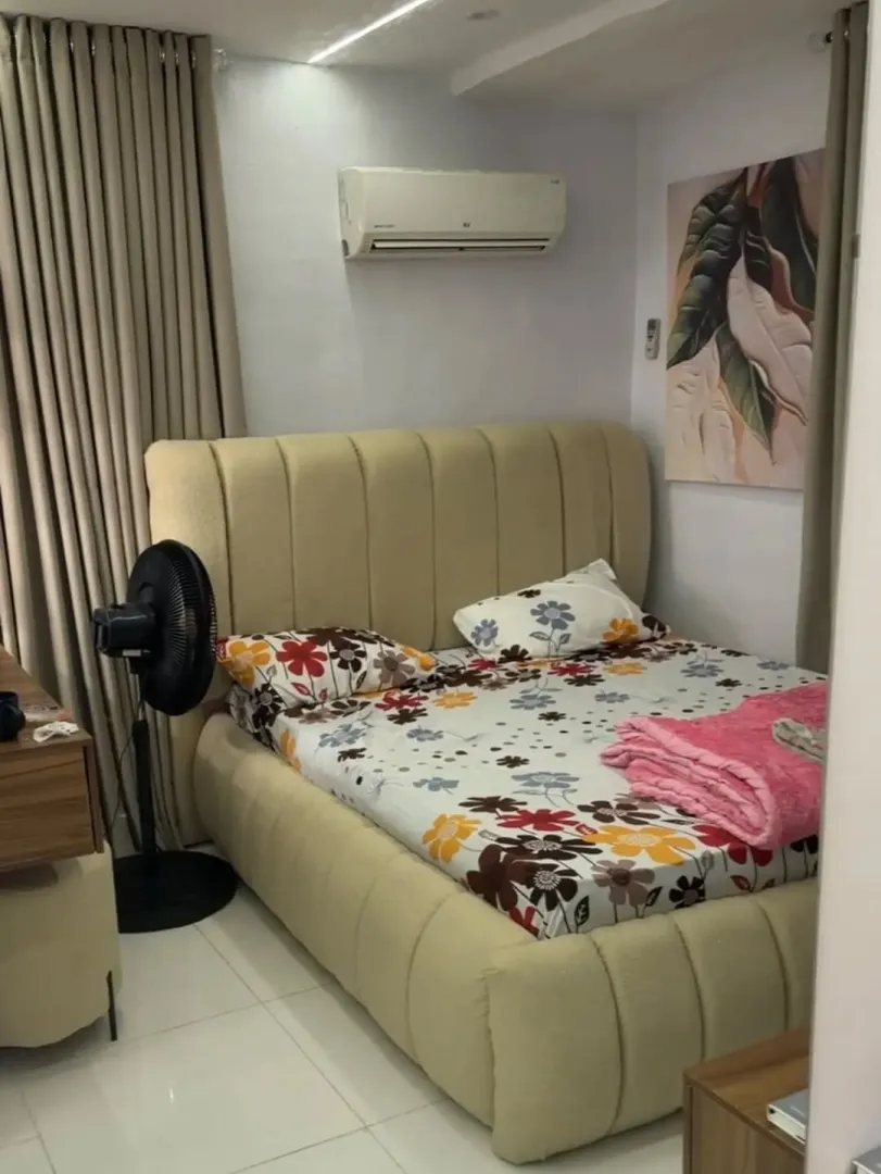 Like-new 6x6 bed frame
